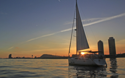 croisière en voilier barcelone mediterannée coucher de soleil