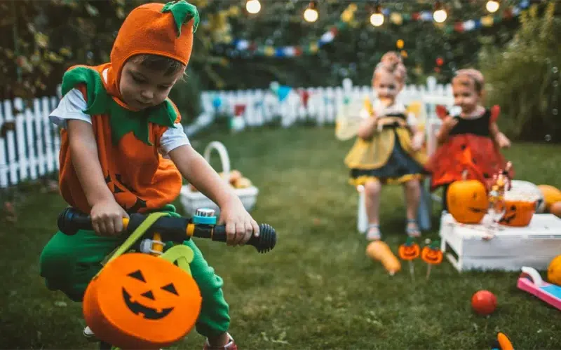 chasse aux bonbons enfants